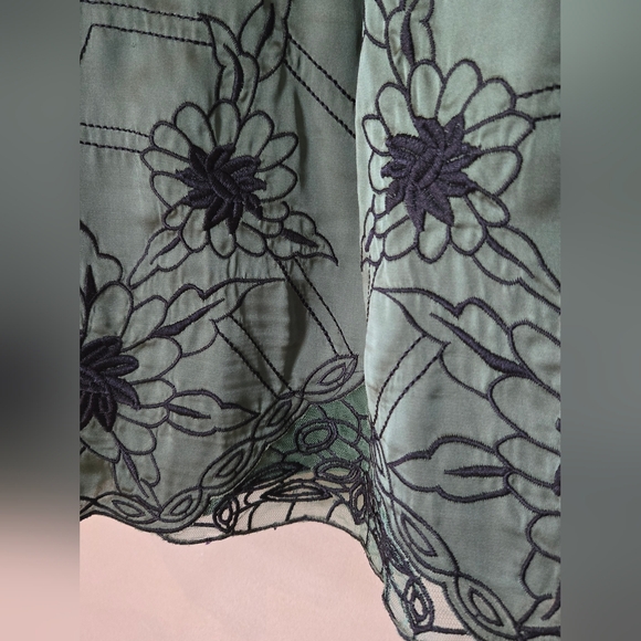 3/$40 Le Château | Green Dress with Black Embroidery | Size M - Picture 9 of 9